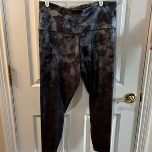 Athleta elation printed 7/8 tight.  Size 1x